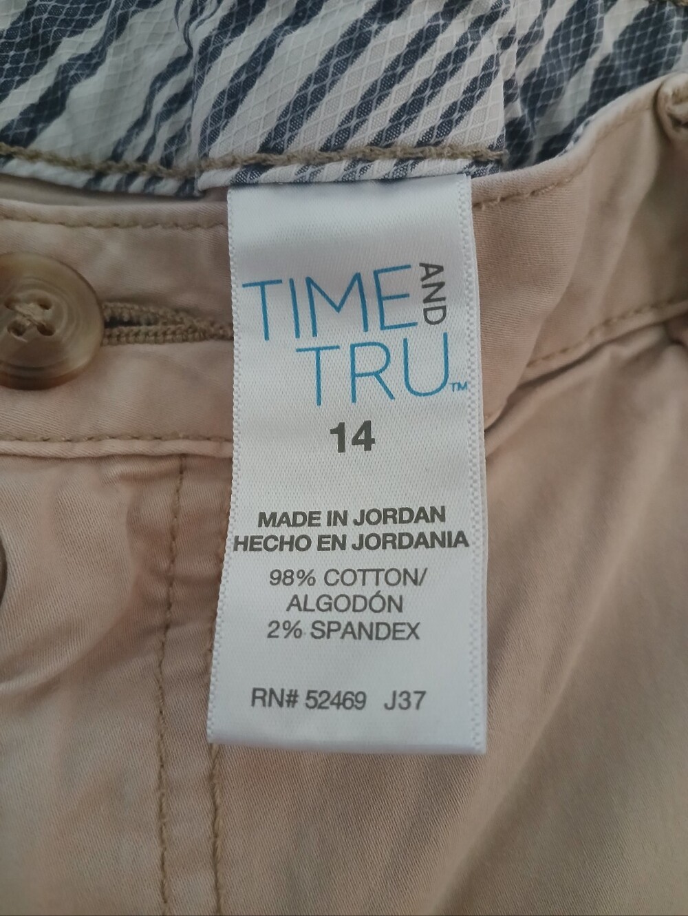 Time and Tru Women's Hi-Rise Slim Fit Bermuda Shorts 14 - Picture 3 of 3